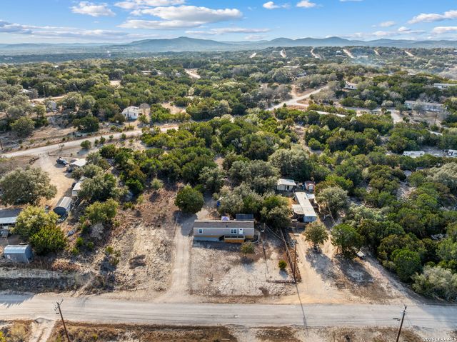 483 Wright, Bandera, TX 78003