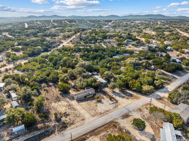 483 Wright, Bandera, TX 78003