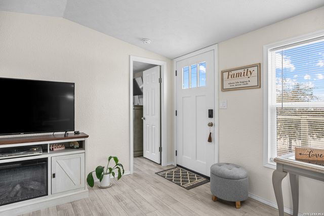 483 Wright, Bandera, TX 78003