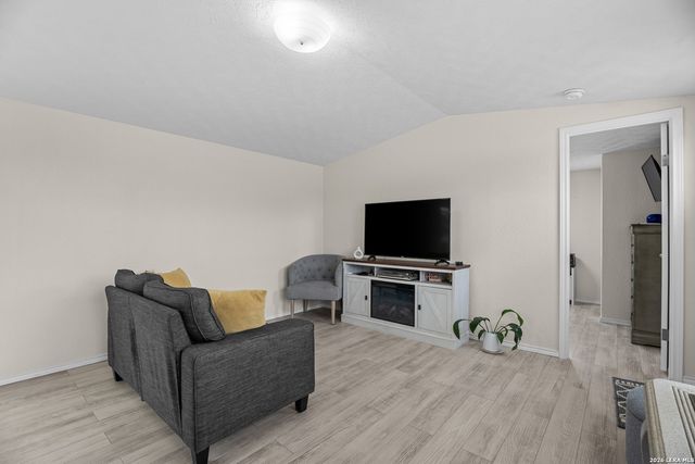 483 Wright, Bandera, TX 78003