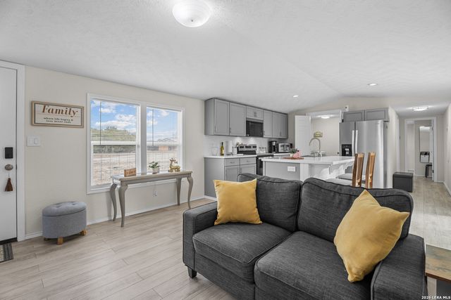 483 Wright, Bandera, TX 78003