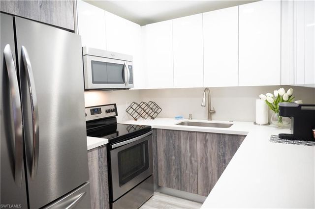 136 Harrison RD L3, Naples, FL 34112