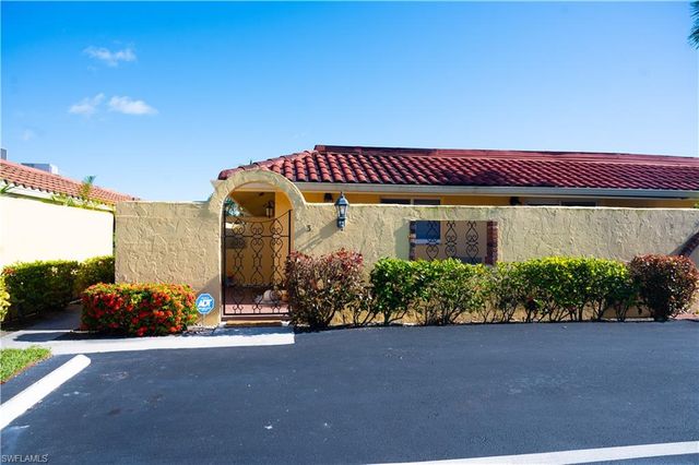 136 Harrison RD L3, Naples, FL 34112