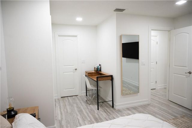 136 Harrison RD L3, Naples, FL 34112