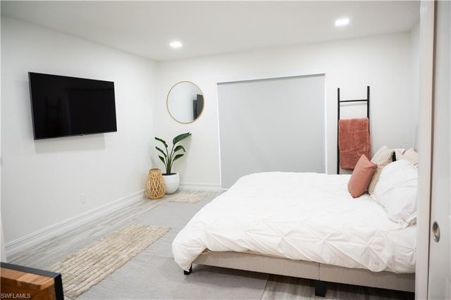 136 Harrison RD L3, Naples, FL 34112