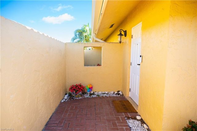 136 Harrison RD L3, Naples, FL 34112