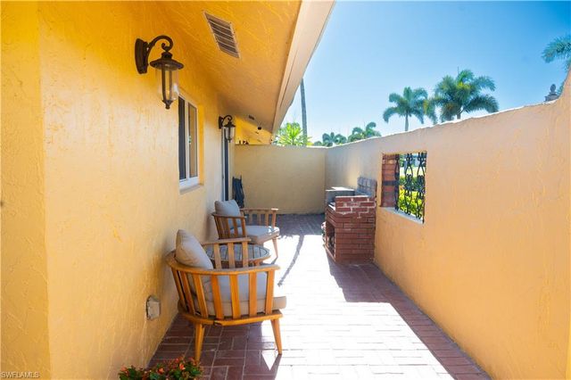 136 Harrison RD L3, Naples, FL 34112