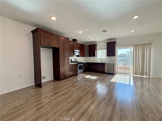6624 Balboa Boulevard 4, Lake Balboa, CA 91406