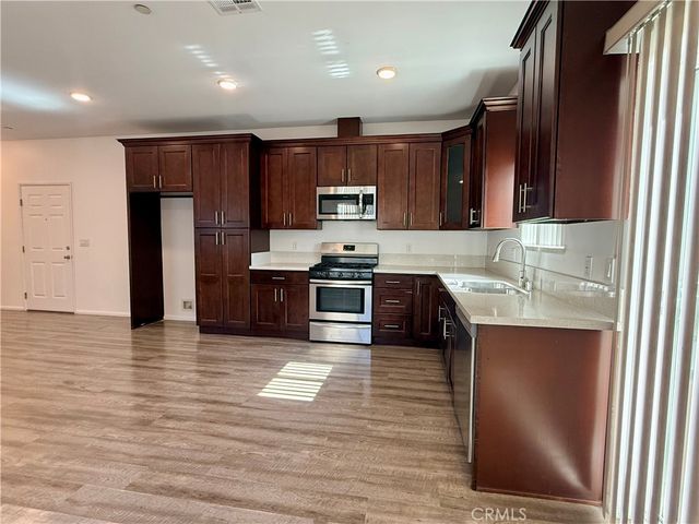 6624 Balboa Boulevard 4, Lake Balboa, CA 91406