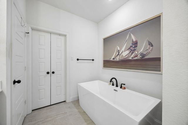 9036 Lakeside Drive, Fort Worth, TX 76179