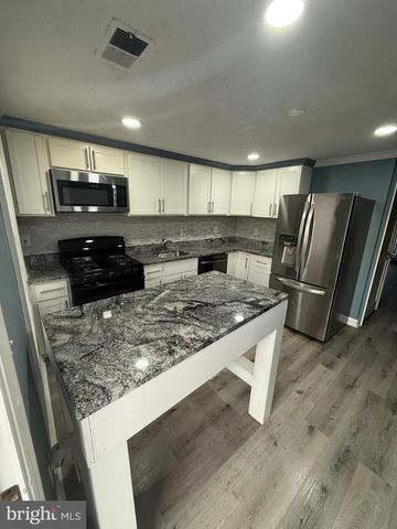 1919 VILLAGE GREEN DR, Landover, MD 20785