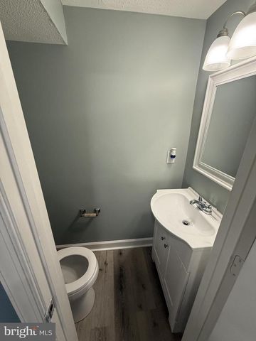 1919 VILLAGE GREEN DR, Landover, MD 20785