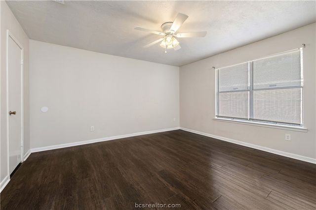 4403 Robinhood Circle, Bryan, TX 77803