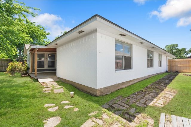 4403 Robinhood Circle, Bryan, TX 77803