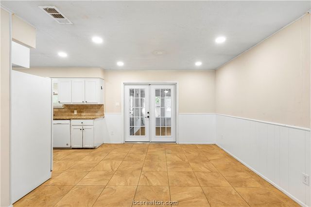 4403 Robinhood Circle, Bryan, TX 77803