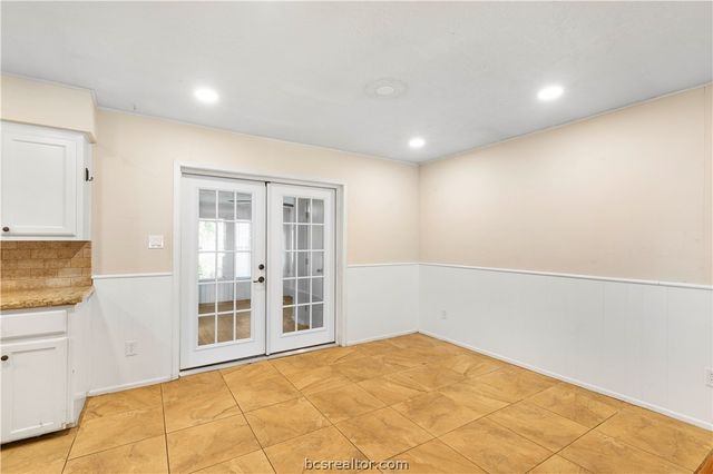 4403 Robinhood Circle, Bryan, TX 77803