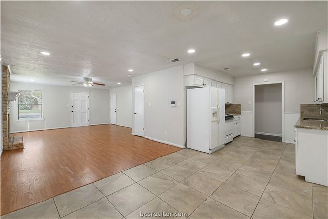 4403 Robinhood Circle, Bryan, TX 77803