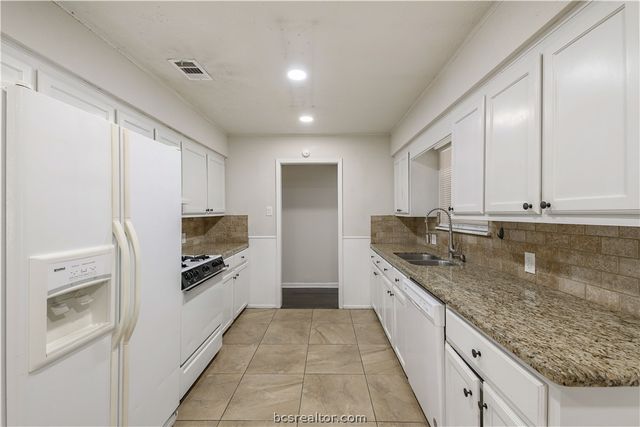 4403 Robinhood Circle, Bryan, TX 77803