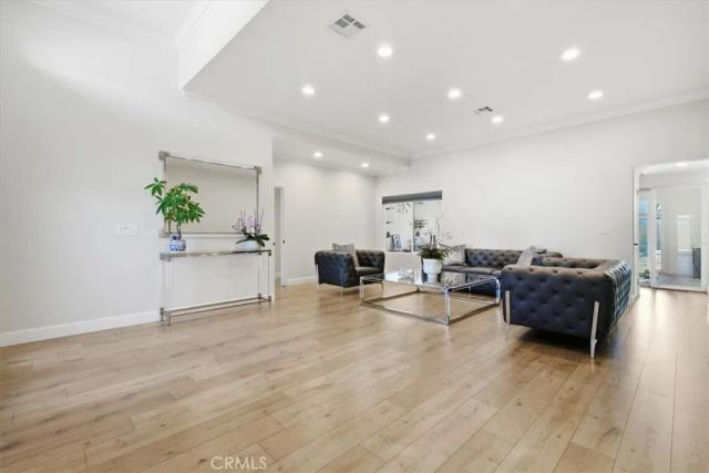 6525 Mary Ellen, Valley Glen, CA 91401