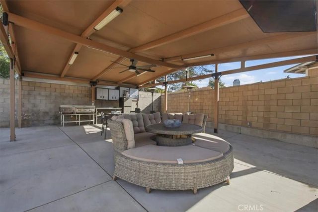 6525 Mary Ellen, Valley Glen, CA 91401