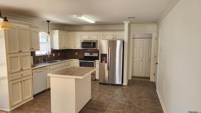 13417 Meadow Crossing Dr, Walker, LA 70785