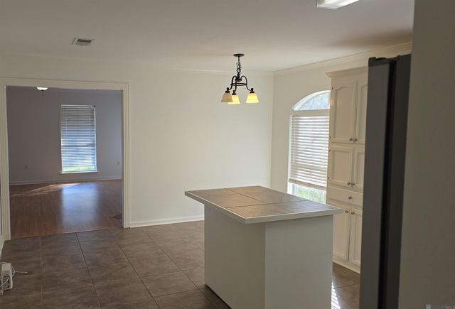 13417 Meadow Crossing Dr, Walker, LA 70785