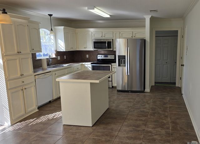 13417 Meadow Crossing Dr, Walker, LA 70785