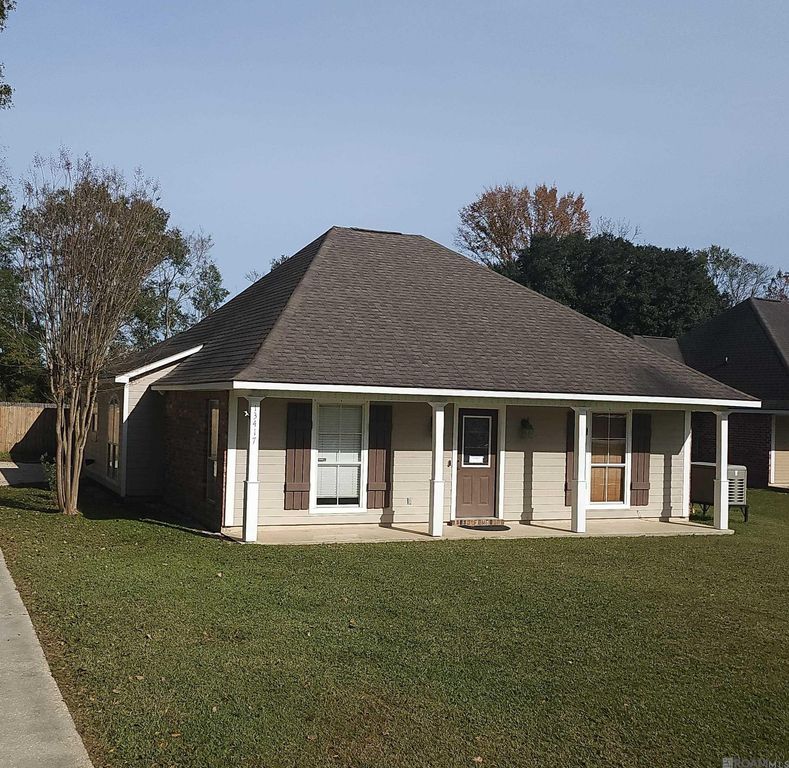 13417 Meadow Crossing Dr, Walker, LA 70785