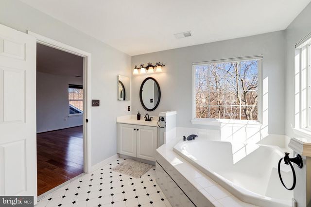 43258 MEADOWOOD CT, Leesburg, VA 20176