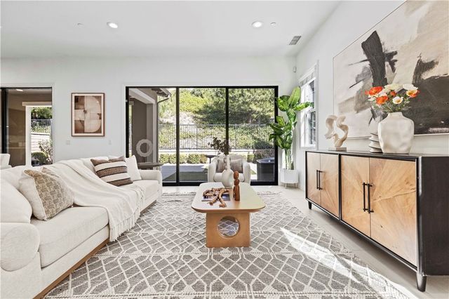 40 Forster, Lake Forest, CA 92630