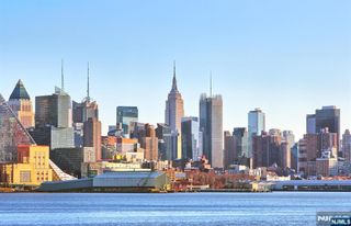 517 Harbor Place, West New York, NJ 07093