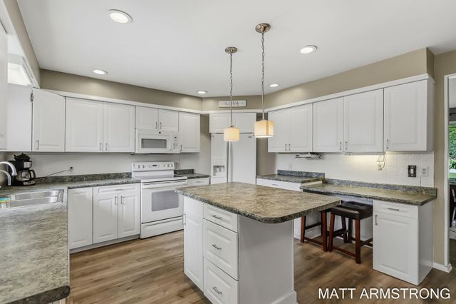 2160 Tulip Lane, Georgetown Twp, MI 49428