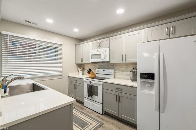 606 Oleander CIR, Virginia Beach, VA 23464