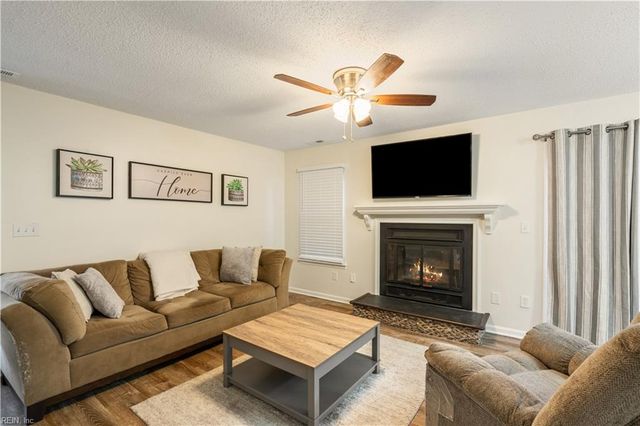 606 Oleander CIR, Virginia Beach, VA 23464