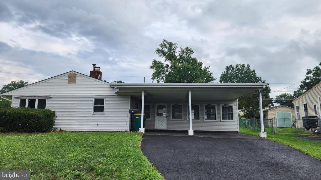 34 THALIABUSH LN, LEVITTOWN, PA 19054 — exterior