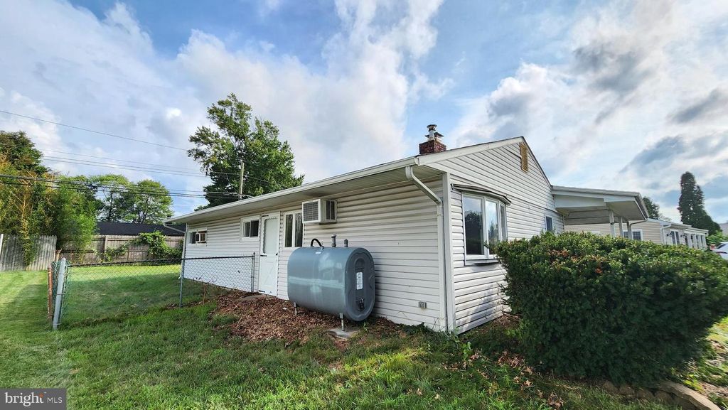 34 THALIABUSH LN, LEVITTOWN, PA 19054 — photo 2