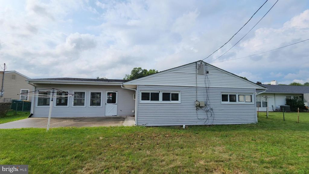 34 THALIABUSH LN, LEVITTOWN, PA 19054 — photo 3