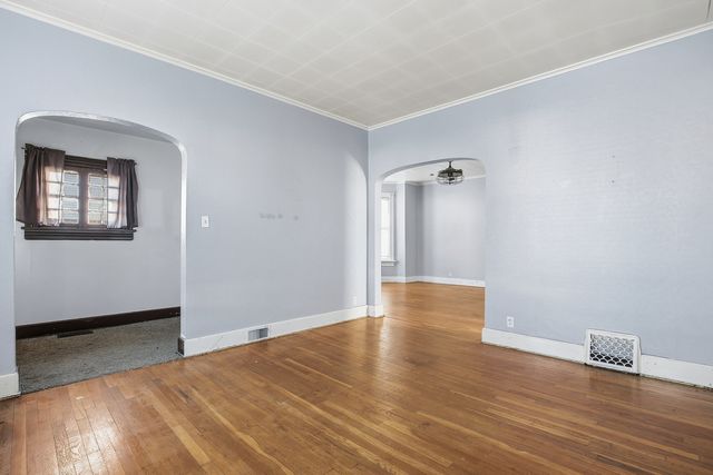 2115 W 4 Street, Davenport, IA 52802