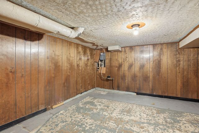 2115 W 4 Street, Davenport, IA 52802