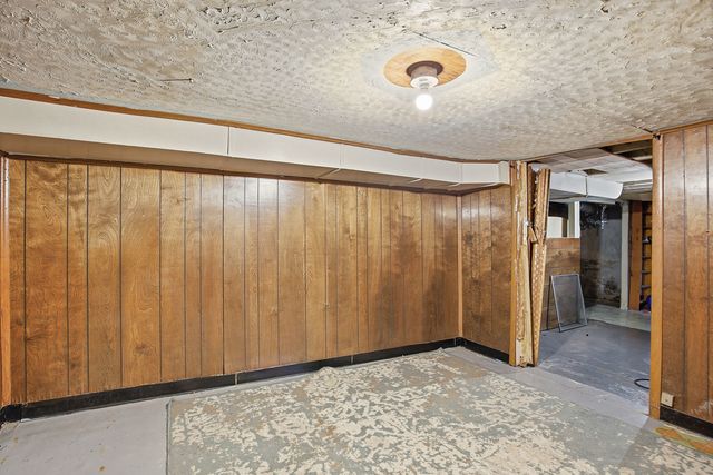 2115 W 4 Street, Davenport, IA 52802
