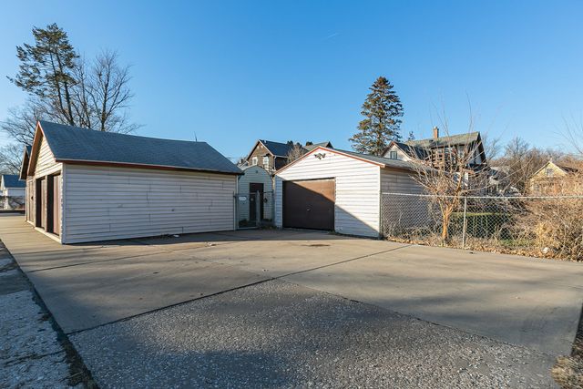 2115 W 4 Street, Davenport, IA 52802