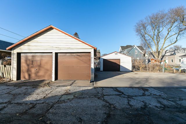 2115 W 4 Street, Davenport, IA 52802