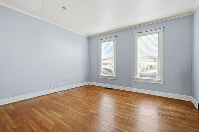 2115 W 4 Street, Davenport, IA 52802