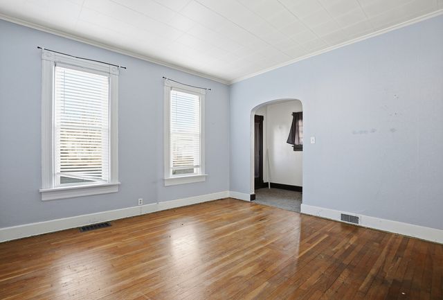 2115 W 4 Street, Davenport, IA 52802