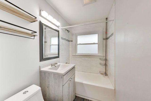 2917 VIRGINIA Avenue, Mchenry, IL 60050