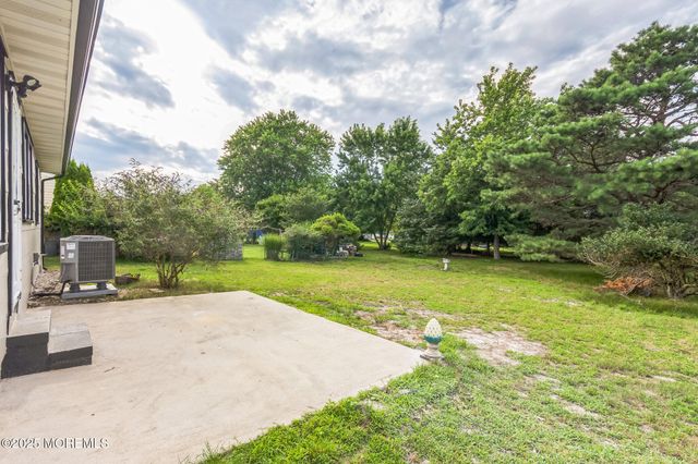 6 Eton Road, Toms River, NJ 08757