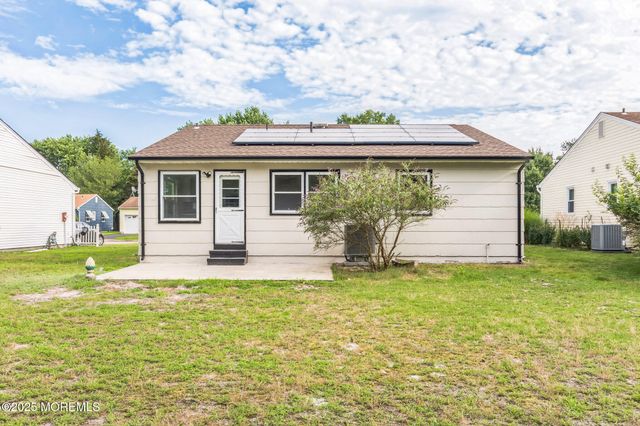 6 Eton Road, Toms River, NJ 08757