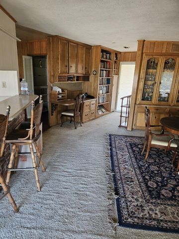 1431 Hillcrest Drive, Lindsay, CA 93247