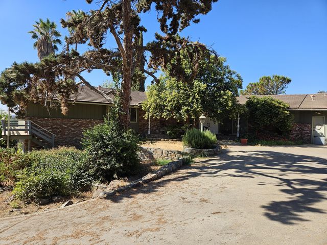 1431 Hillcrest Drive, Lindsay, CA 93247