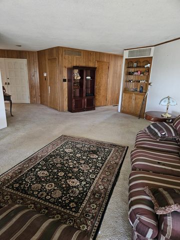 1431 Hillcrest Drive, Lindsay, CA 93247